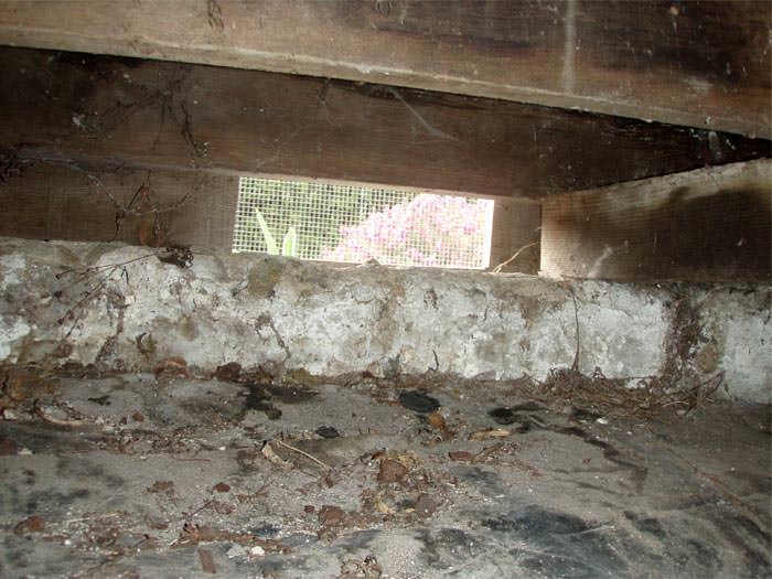 Crawl E Sealing In Hopewell Junction Poughkeepsie Wingers A Crawl E Vent In Hyde Park That S Bringing Moisture Into The Home